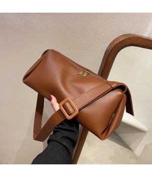 2024 Urban Retro Women's Soft Leather Crossbody Bag Casual Low-Key Office Single Shoulder Canvas Lining Lock Fashionable Lady